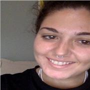 docente di psicologia impartisce lezione per studenti di medie e liceo